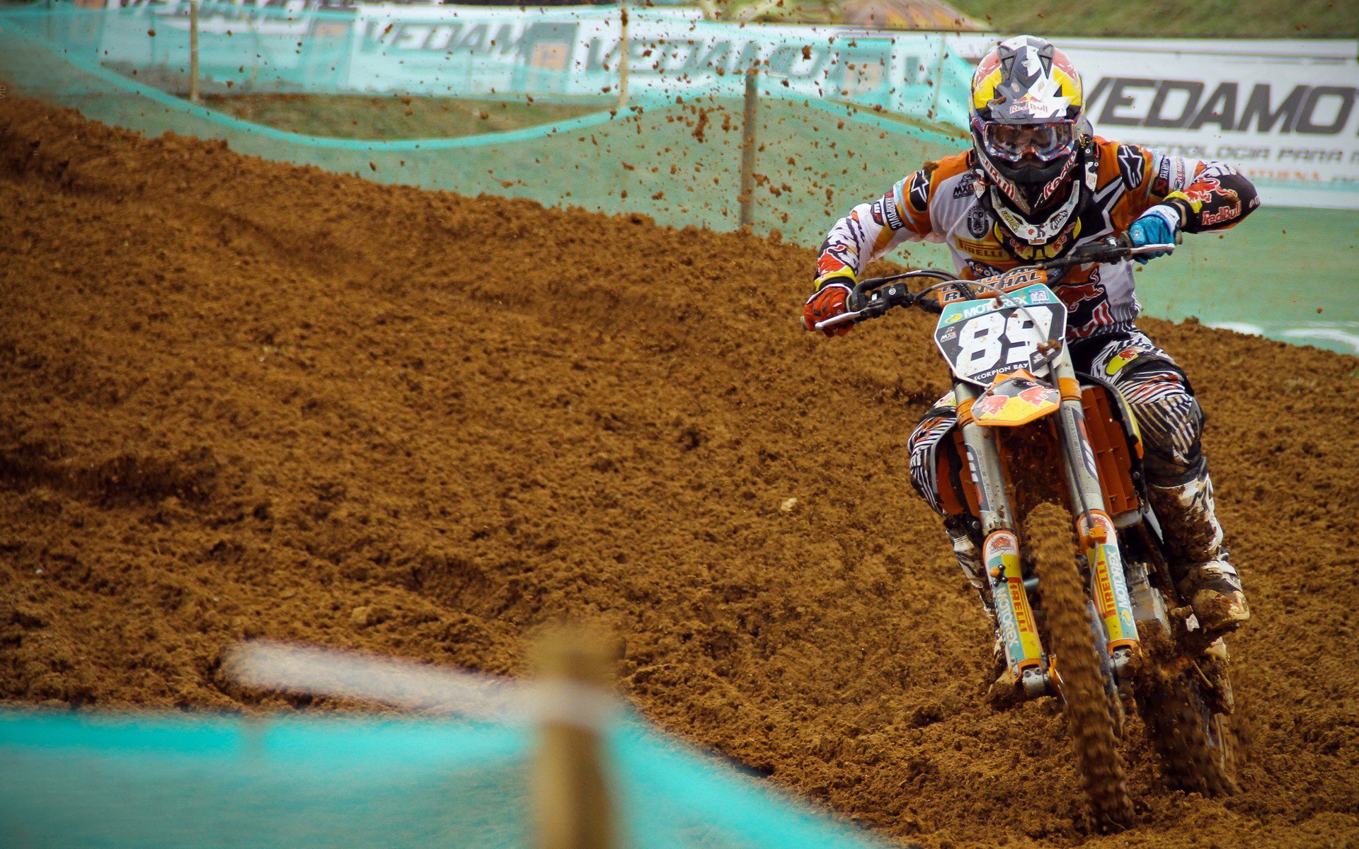 绝境淬火，恩比德压力下完成爆发，掘金淘汰赛惊险过关活塞