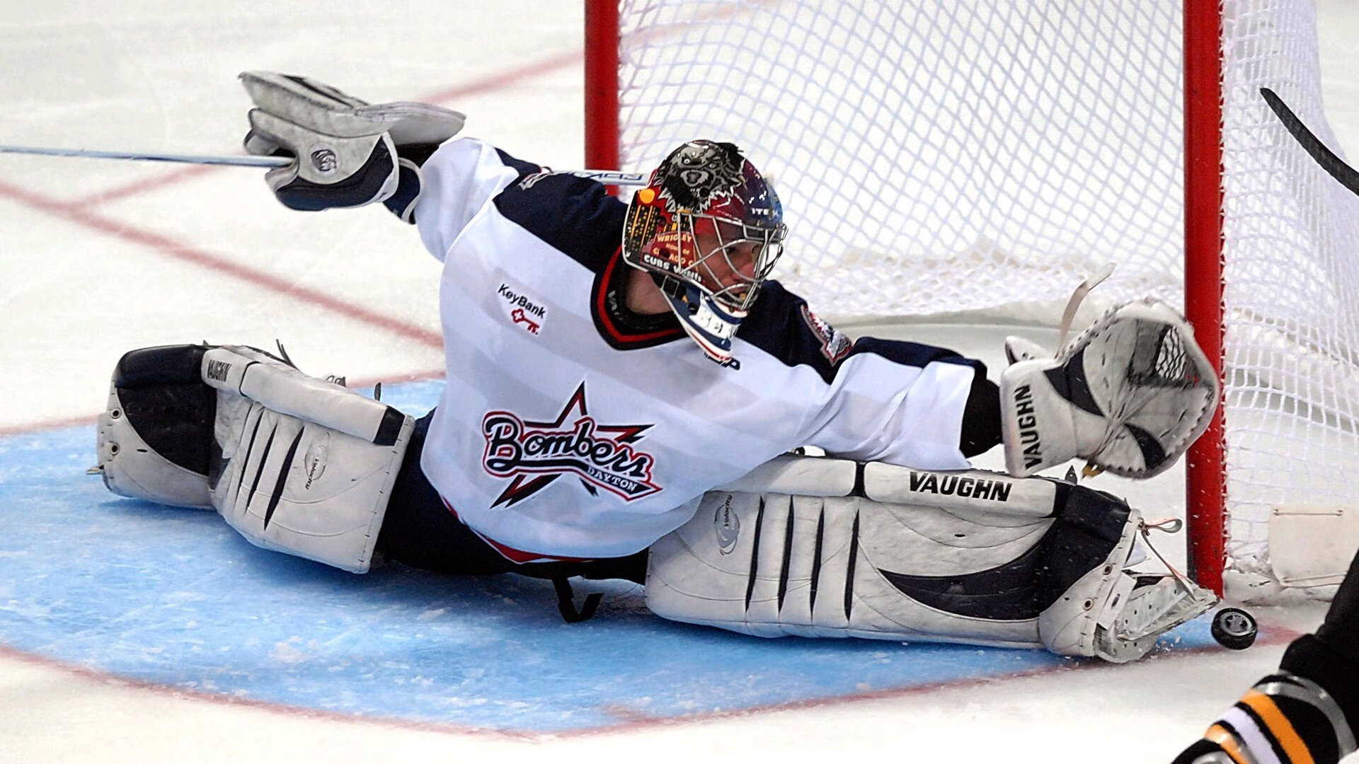 广厦狂胜活塞显团队韧性，布克关键回合冷血定乾坤